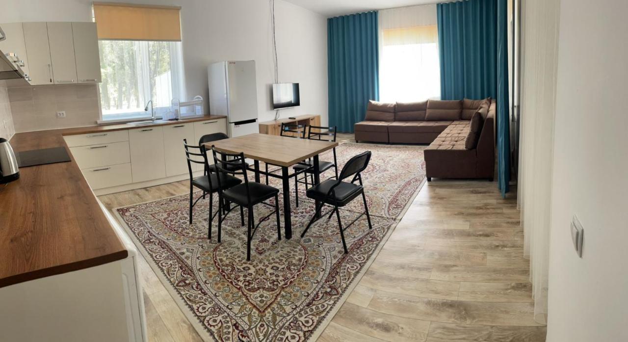 Korumdu Stunning Lakeside Villa מראה חיצוני תמונה
